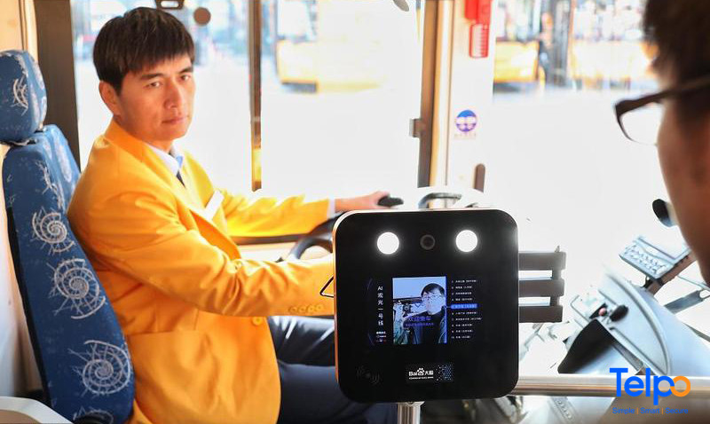 A face recognition machine is used on the Shanghai tour bus.